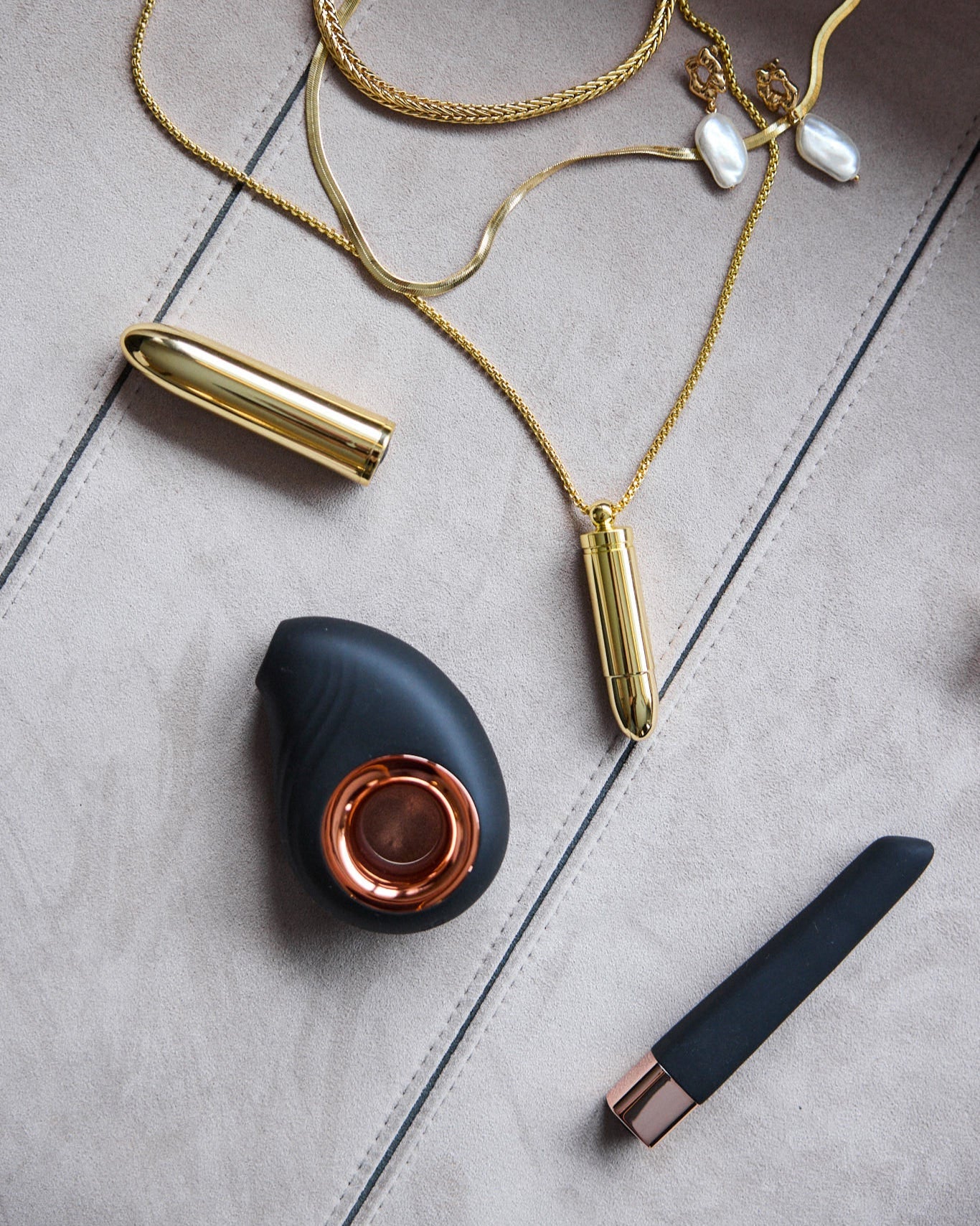 The Leonora Air Wave Massager : Black