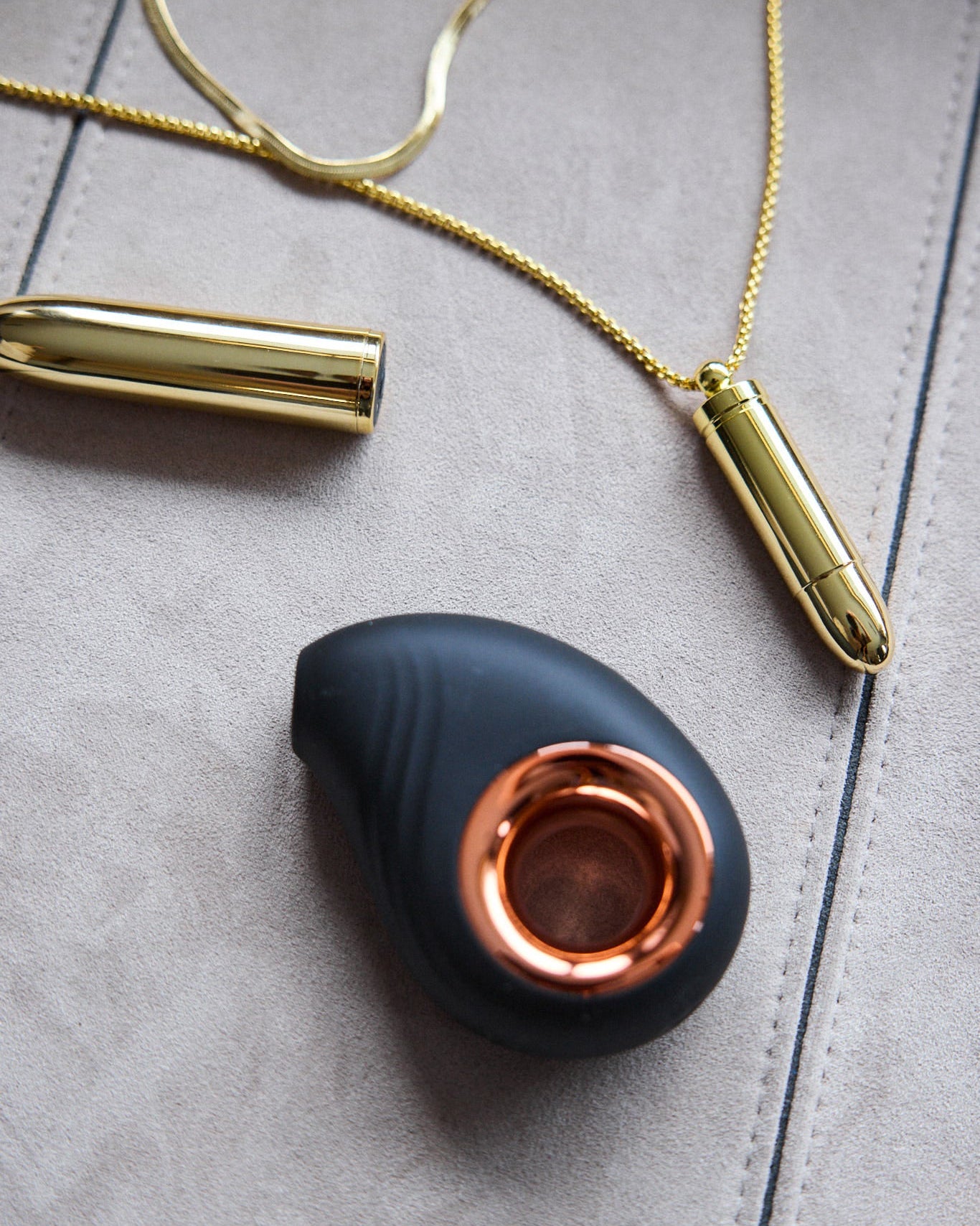 The Leonora Air Wave Massager : Black